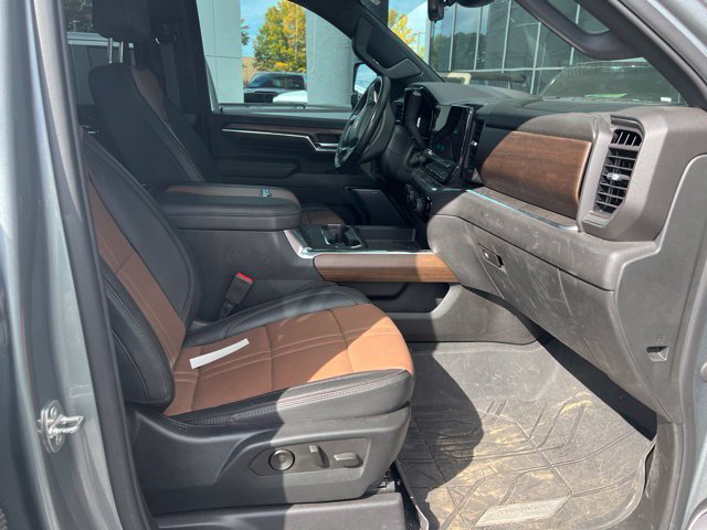 Used 2024 Chevrolet Silverado 2500 High Country w/ High Country Premium Package AWD/4WD image 8