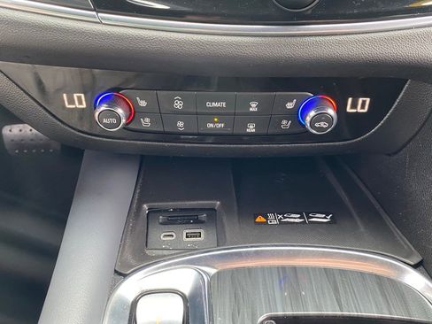 Used 2024 Buick Enclave Premium image 25