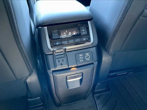 Used 2025 Subaru Ascent Bronze Edition image 12
