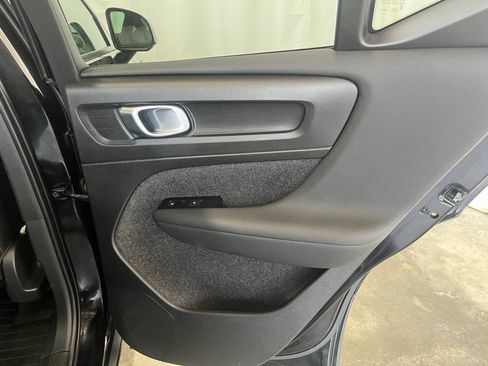 Used 2022 Volvo XC40 T5 Momentum image 23