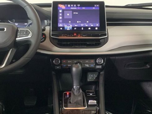 Used 2025 Jeep Compass Limited image 12