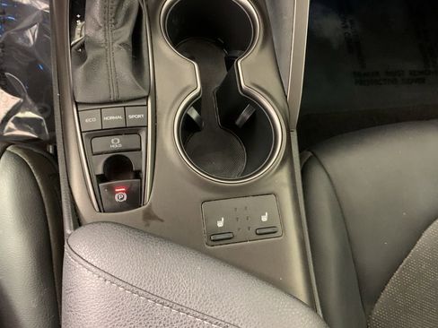 Used 2022 Toyota Camry XSE FWD image 24