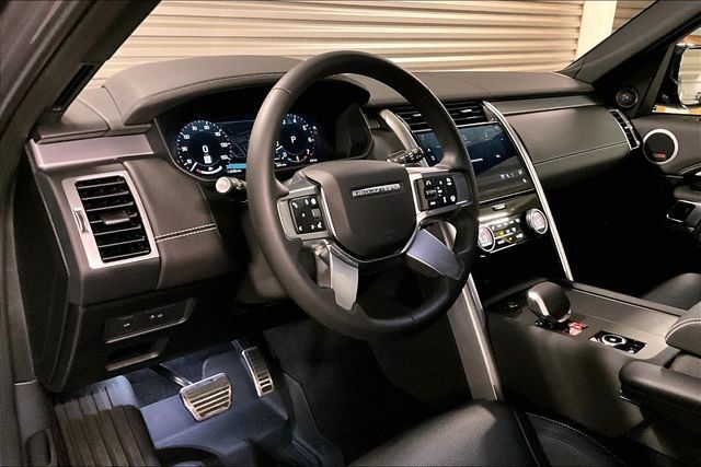 Certified 2025 Land Rover Discovery Dynamic SE AWD/4WD image 24