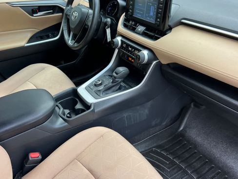 Used 2019 Toyota RAV4 XLE w/ Convenience Package AWD/4WD image 17
