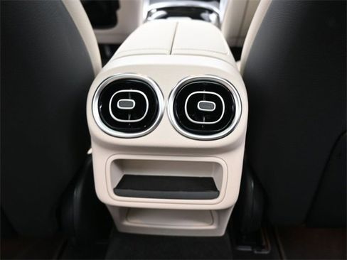 New 2025 Mercedes-Benz GLC 300 image 24