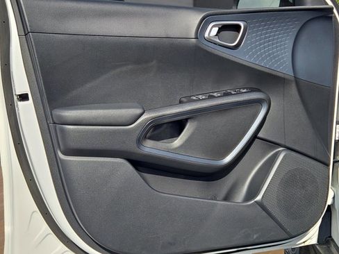 Used 2025 Kia Soul EX image 19