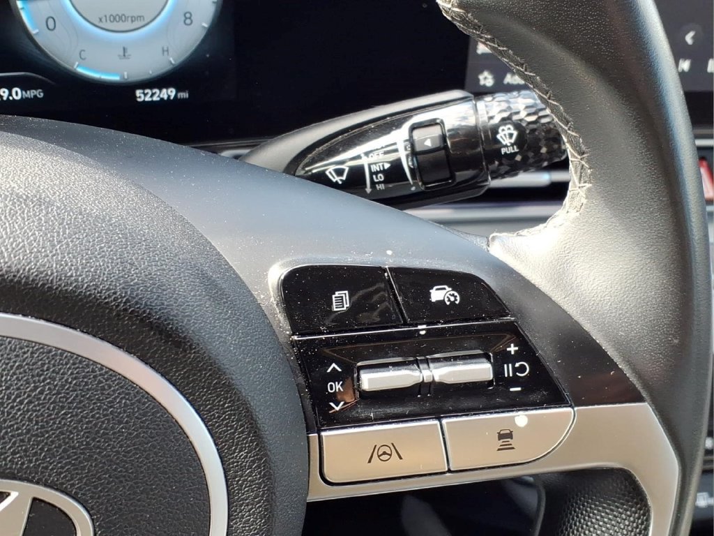Used 2025 Hyundai Elantra Limited FWD image 23