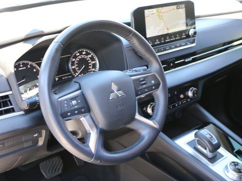 Used 2022 Mitsubishi Outlander SEL AWD/4WD image 19
