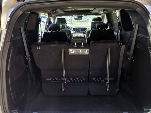 Used 2021 Chrysler Pacifica Touring-L w/ Uconnect Theater Family Group AWD/4WD image 18