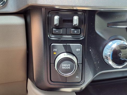 Used 2025 Ford F450 Platinum w/ Platinum Plus Package image 22