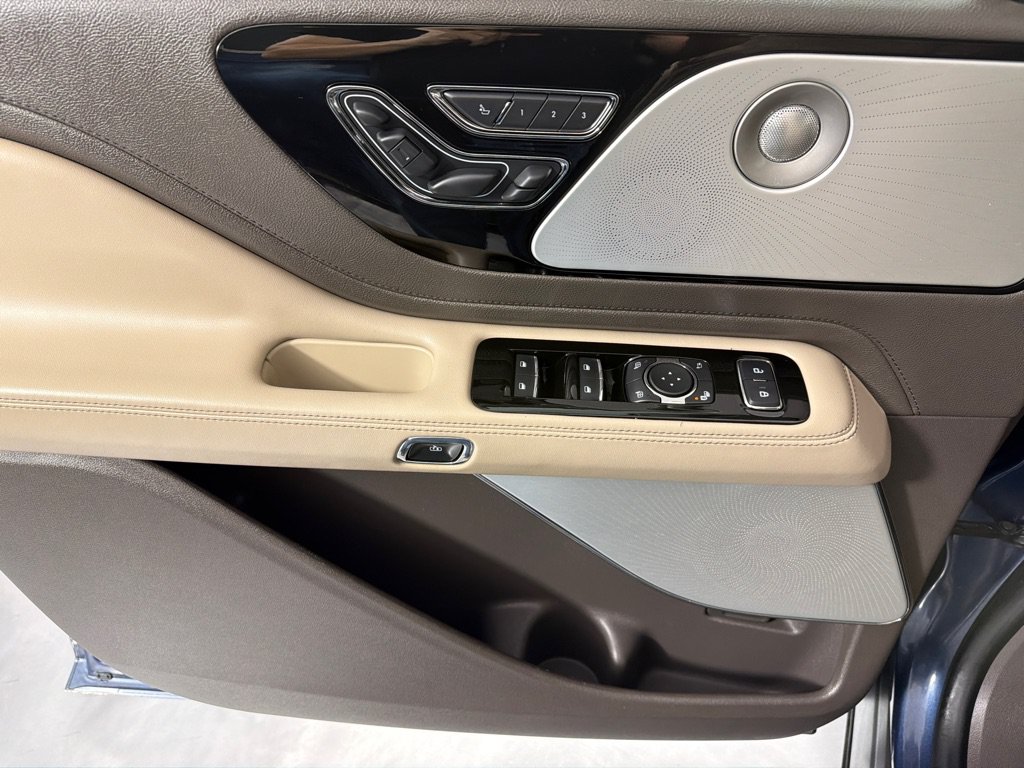 Used 2020 Lincoln Aviator Reserve w/ Equipment Group 202A AWD/4WD image 11