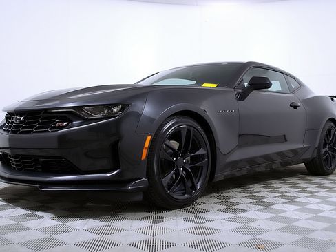 Used 2024 Chevrolet Camaro LT RWD image 2