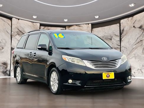 Used 2016 Toyota Sienna Limited Premium image 3