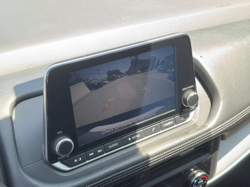Used 2025 Nissan Rogue SV AWD/4WD image 25