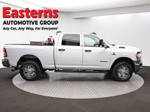 Used 2022 RAM 2500 Tradesman w/ Chrome Appearance Group AWD/4WD image 4