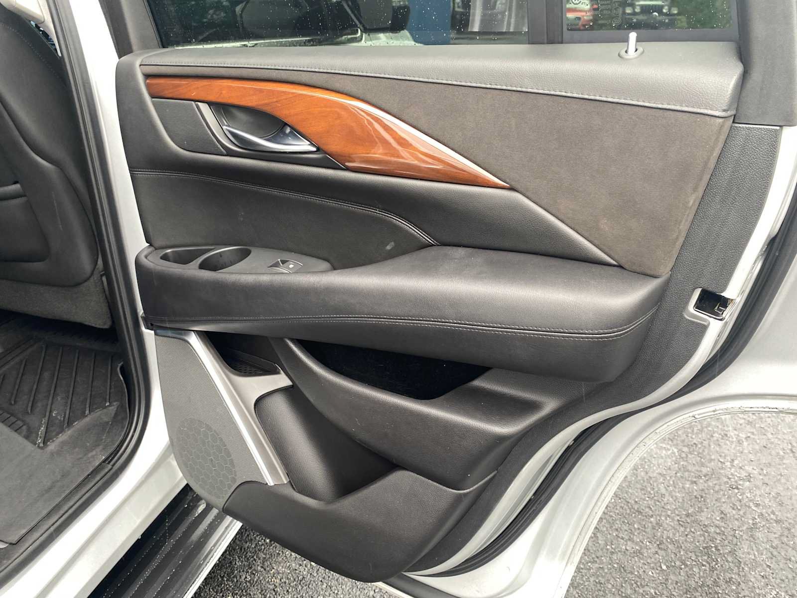 Used 2017 Cadillac Escalade Luxury AWD/4WD image 42