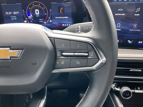 Used 2025 Chevrolet Traverse LT FWD image 23