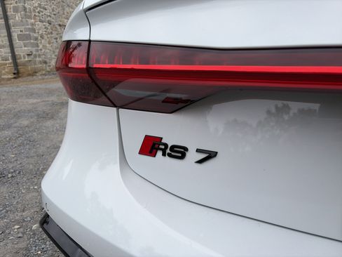 Used 2022 Audi RS 7 Sportback AWD/4WD image 9