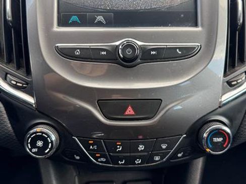 Used 2018 Chevrolet Cruze LT w/ Convenience Package image 11