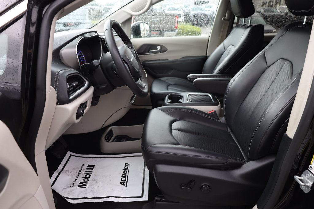 Used 2024 Chrysler Pacifica Limited FWD image 11