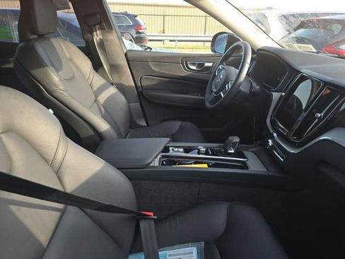 Used 2025 Volvo XC60 B5 Plus AWD/4WD image 8