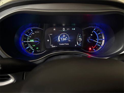 Used 2018 Chrysler Pacifica Touring Plus image 19