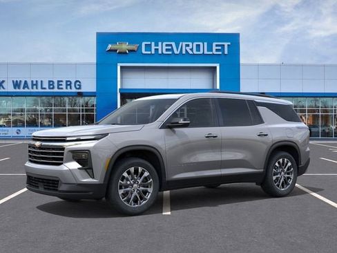 New 2026 Chevrolet Traverse LT w/ Sun and Wheel Package FWD image 2
