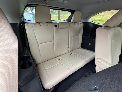 Used 2021 Toyota Highlander XLE image 12