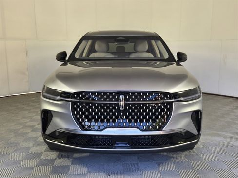 Used 2024 Lincoln Nautilus Premier w/ Equipment Group 102A image 2