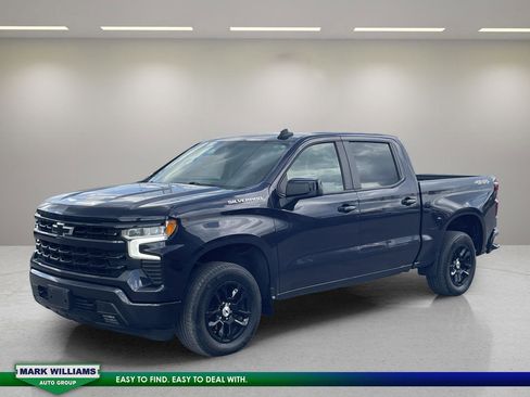 Used 2022 Chevrolet Silverado 1500 RST image 2