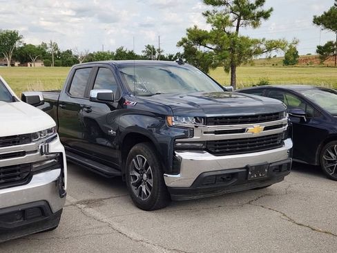 Used 2020 Chevrolet Silverado 1500 LT w/ Texas Edition AWD/4WD image 2