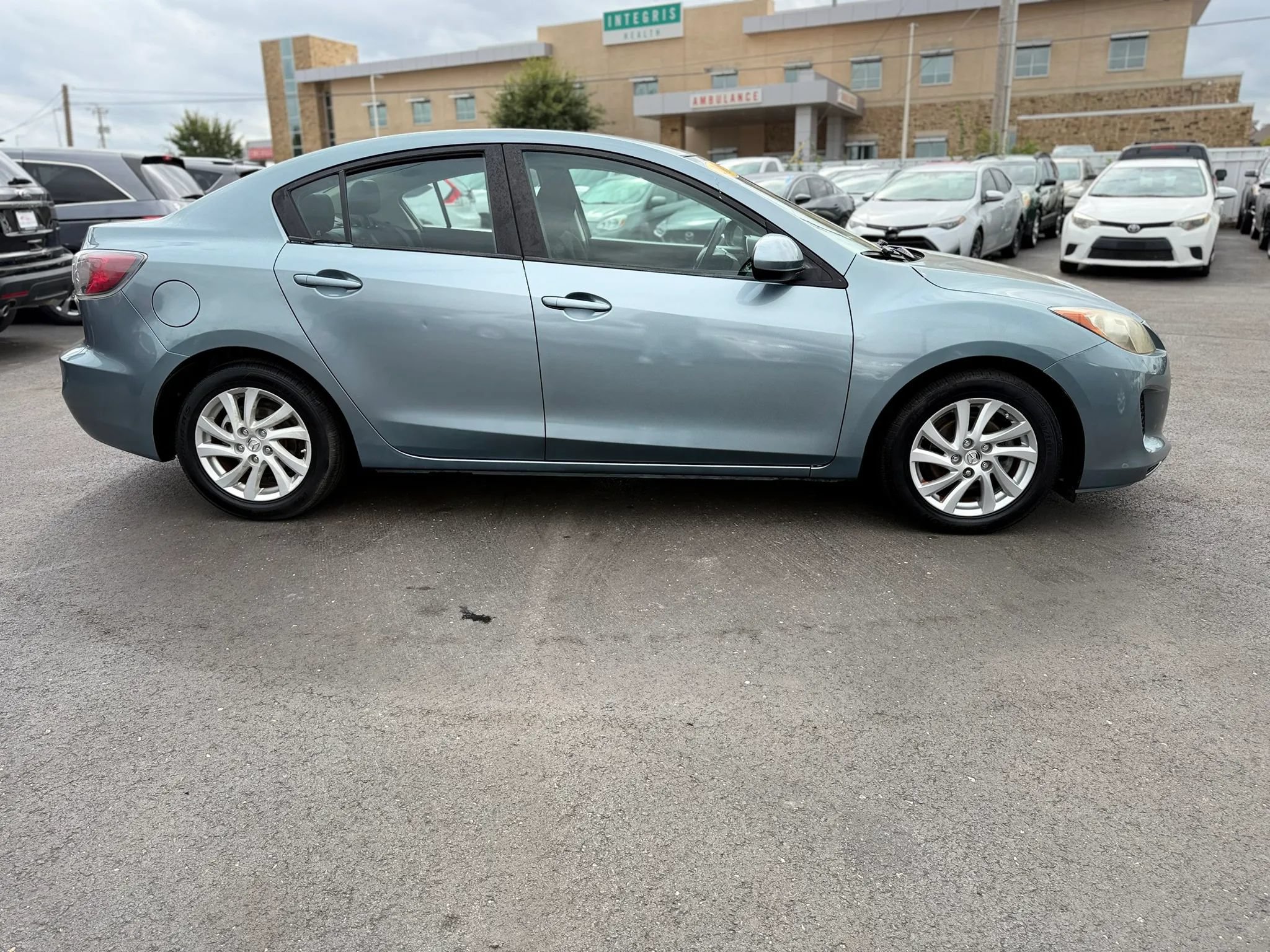 Used 2012 MAZDA MAZDA3 i Touring FWD image 2