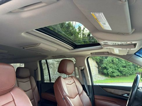 Used 2019 Cadillac Escalade ESV Premium Luxury AWD/4WD image 20