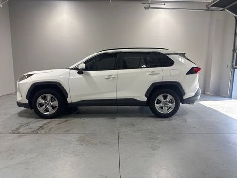 Used 2019 Toyota RAV4 XLE w/ Convenience Package FWD image 10