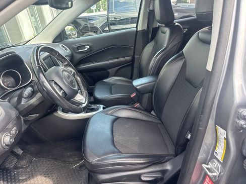 Used 2019 Jeep Compass Latitude w/ Cold Weather Group AWD/4WD image 2