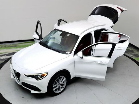Used 2019 Alfa Romeo Stelvio AWD image 35