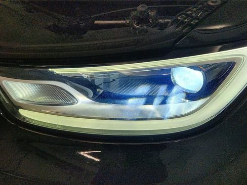 Used 2024 Chrysler Pacifica Touring-L image 14