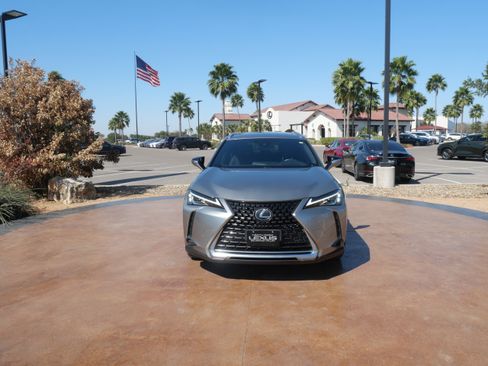 Used 2021 Lexus UX 200 w/ Accessory Package (Z2) image 7