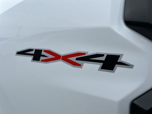 Used 2024 Chevrolet Colorado LT w/ LT Convenience Package II image 9