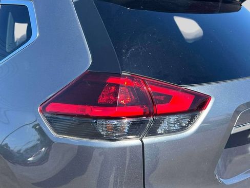 Used 2020 Nissan Rogue SV w/ Premium Package AWD/4WD image 8