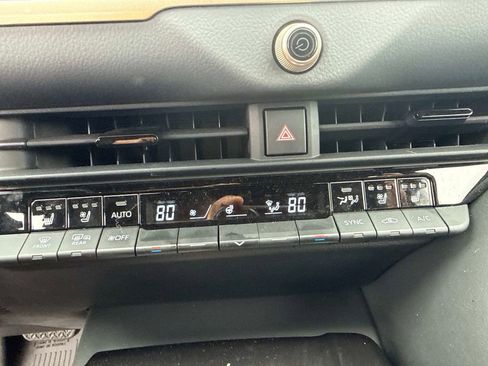 Used 2025 Toyota Crown Signia w/ Advanced Technology Package image 20