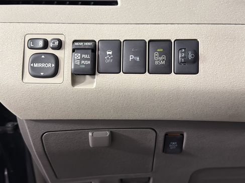 Used 2013 Toyota Sienna Limited w/ Premium Pkg AWD/4WD image 9