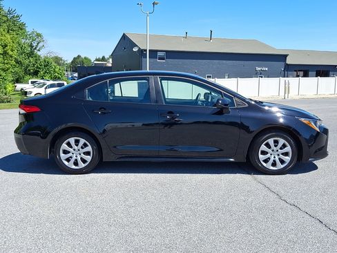 Used 2025 Toyota Corolla LE FWD image 8