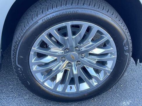 New 2025 Chevrolet Suburban Premier image 30