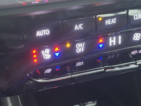 Used 2023 Chevrolet Bolt EUV Premier image 29