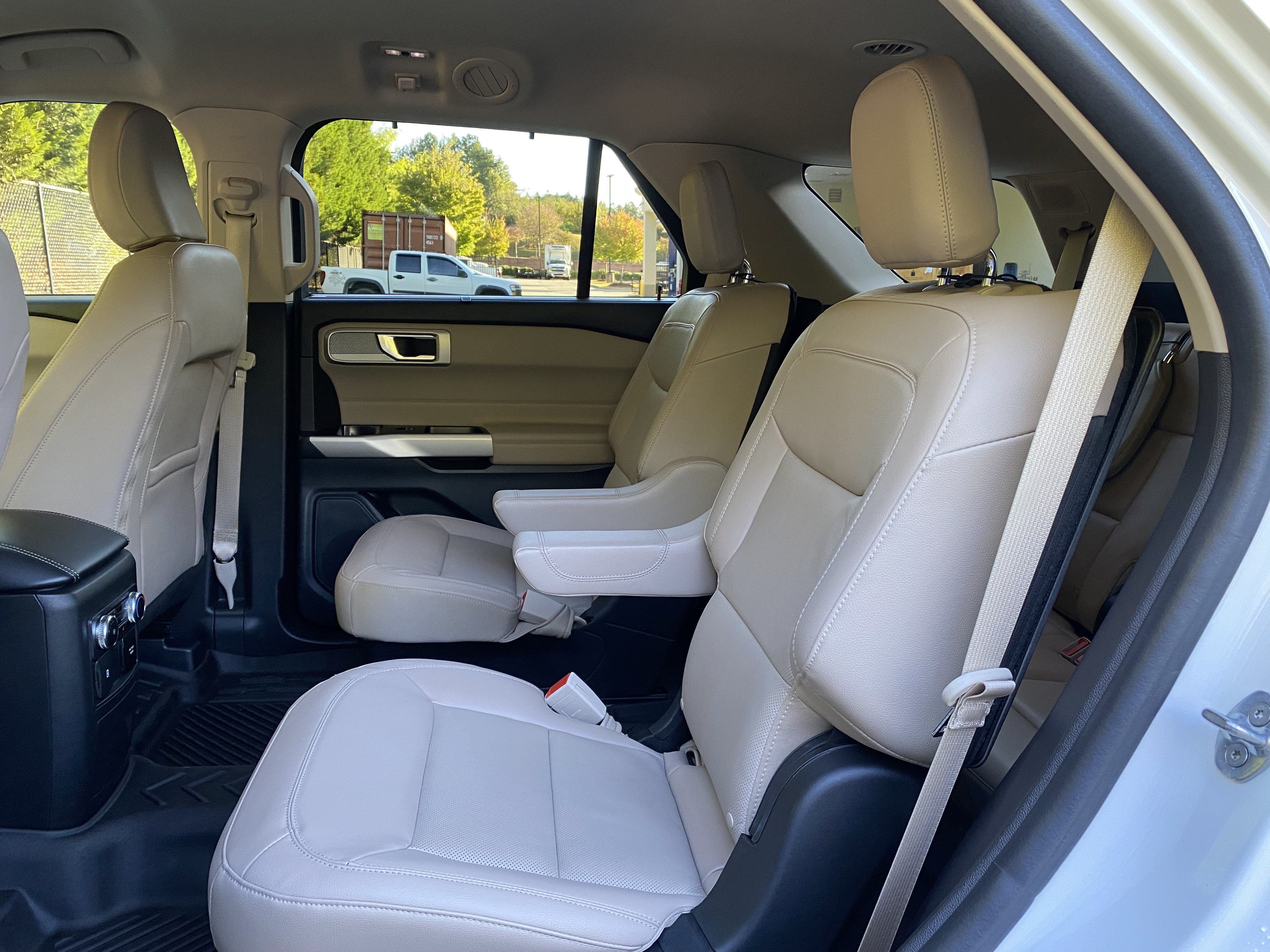 Used 2022 Ford Explorer Limited w/ Equipment Group 301A RWD image 35