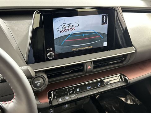 Used 2025 Toyota Prius Plug-In Hybrid image 17