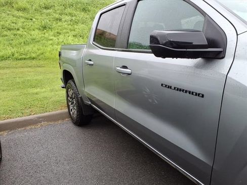 Used 2024 Chevrolet Colorado Z71 w/ Z71 Convenience Package 2 AWD/4WD image 5