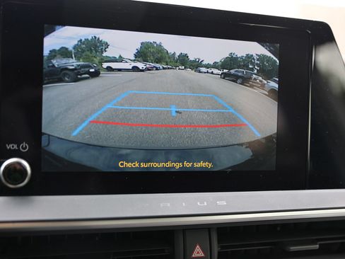 Used 2024 Toyota Prius LE AWD/4WD image 31