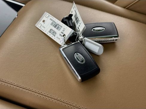 Used 2023 Land Rover Range Rover Long Wheelbase SE AWD/4WD image 16